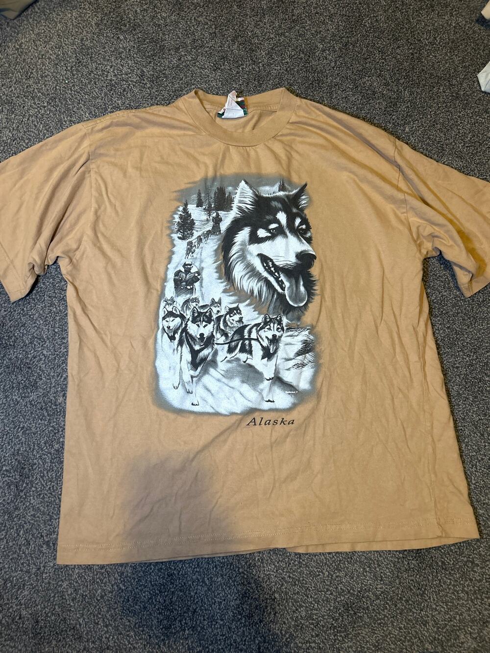Vintage QUALITY GOODS short  ALASKA Print Husky Dog Sled Made in Canada  XL